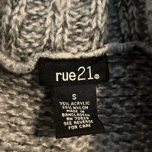 Rue21 Long Tunic Short Sleeve V Neck Sweater - Picture 3 of 5